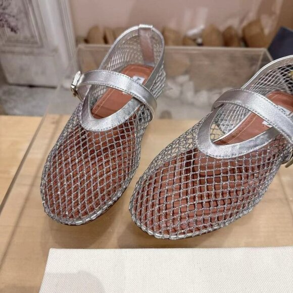 Alaia Silver Lattice Flats for Everyday Elegance - Picture 5 of 7